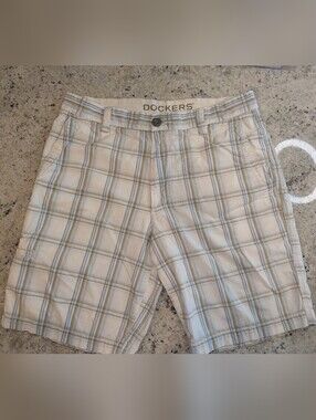 Dockers Men's Plaid Cargo Shorts Size 32 Beige Blue Cotton Flat Front Casual